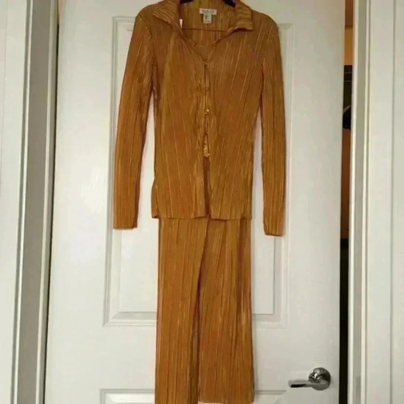 Rachel Roy 2pc golden pleated pants set - Picture 7 of 8